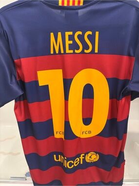 Medium FC Barcelona Striped Messi #10 Football Soccer Jersey